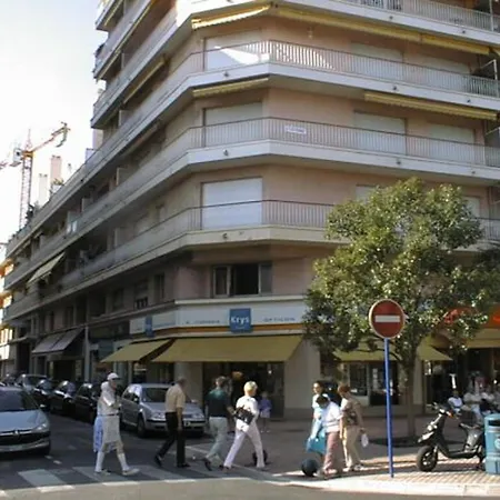 2p Avec Terrasse Calme En Plein Centre De Menton, Proche Et Commerces - Fr-1-196-348 مينتون